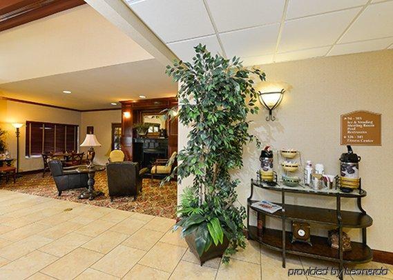 Clarion Pointe Airport Hotel