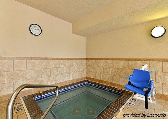 Clarion Pointe Airport 3*