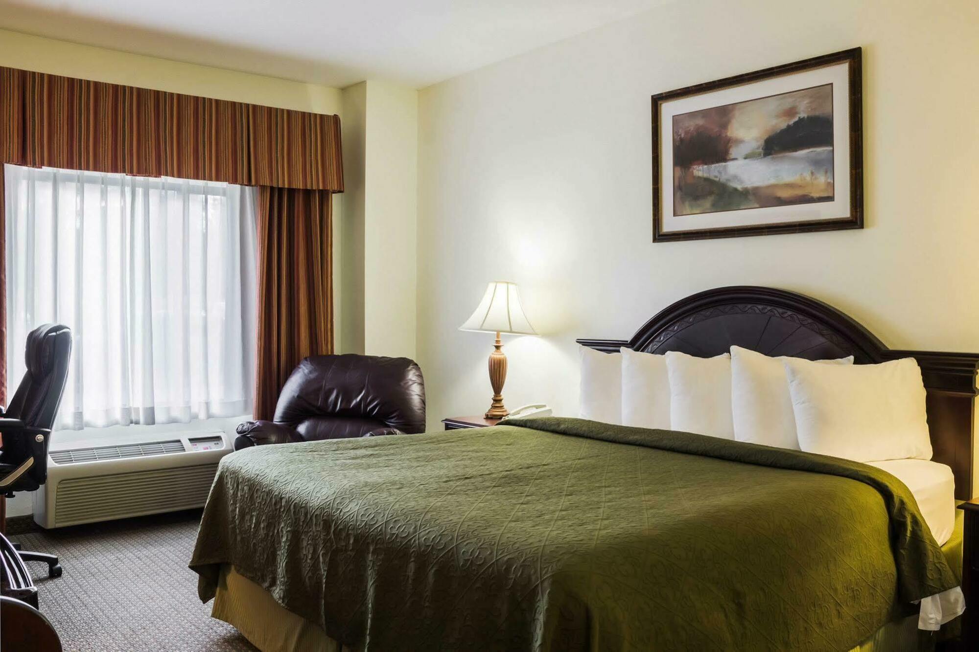 Clarion Pointe Airport Hotel